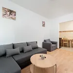 Osiedle Piastow Comfort Apartment By Bookinghost