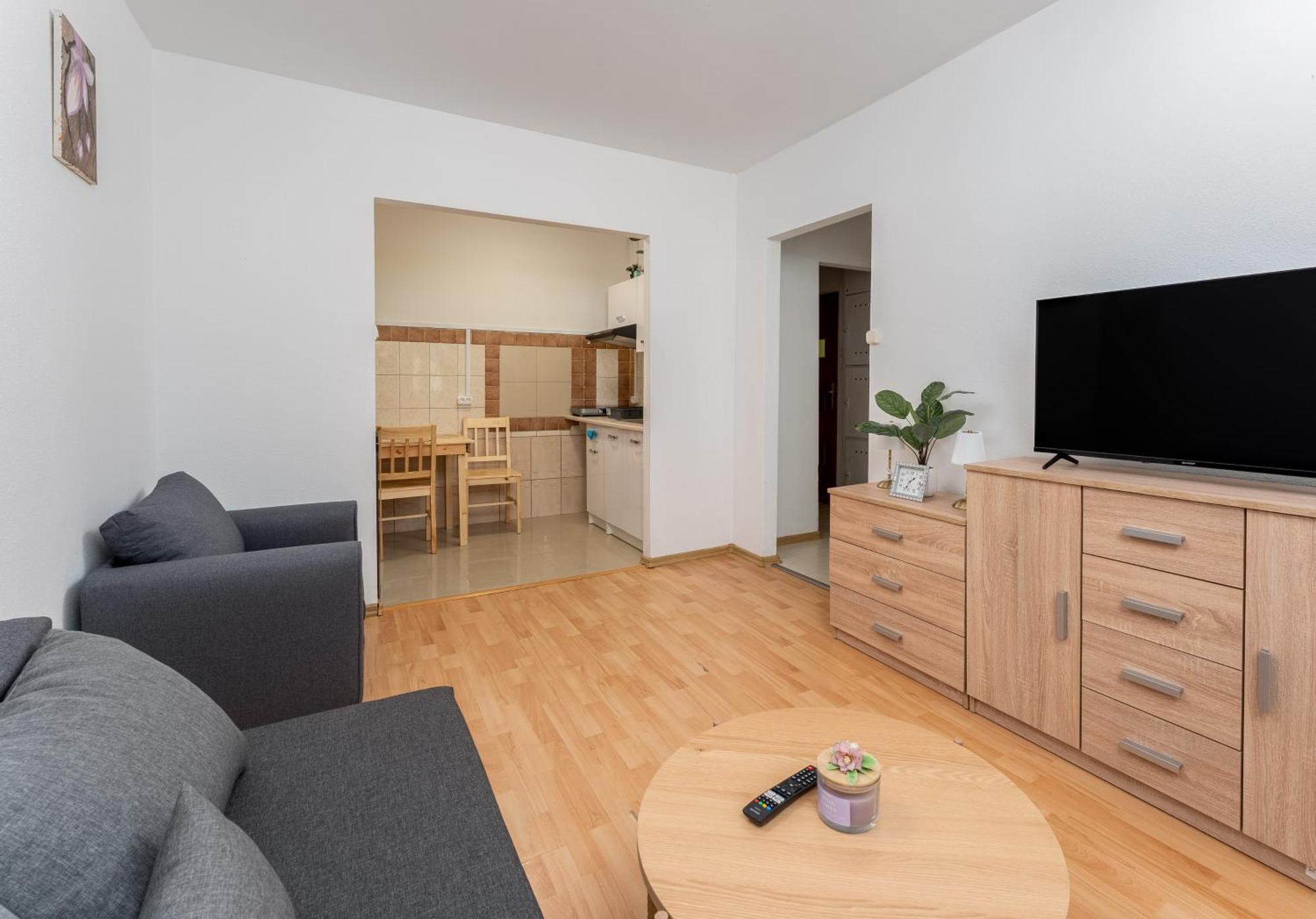 Apartment Osiedle Piastow Comfort By Bookinghost *
